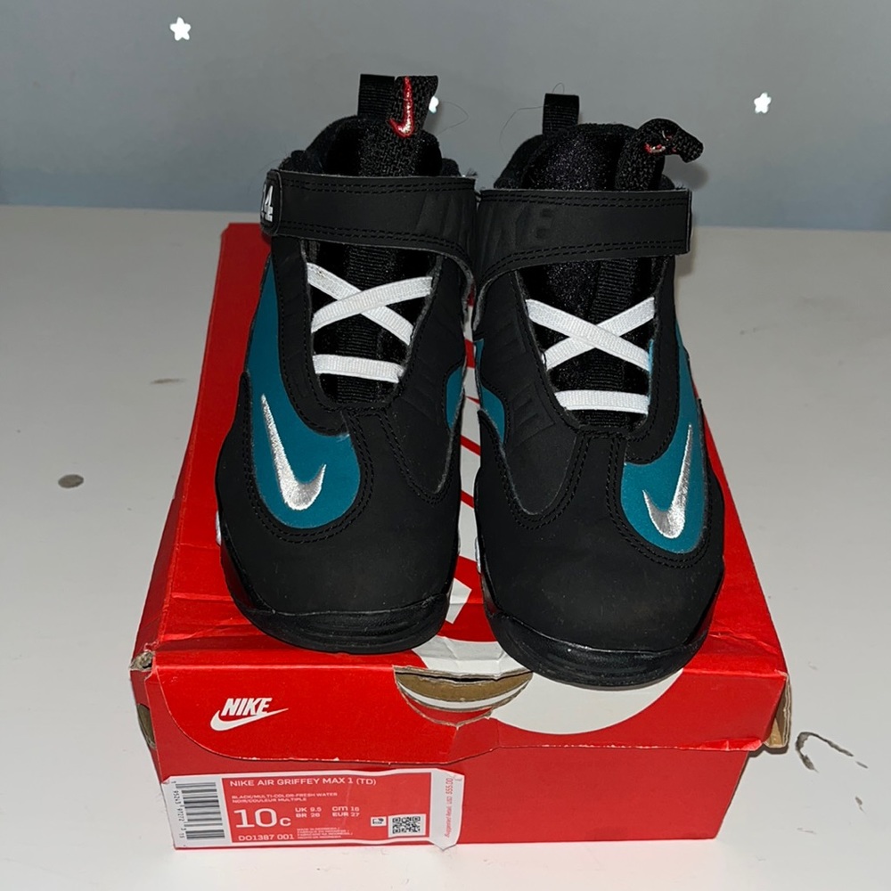 Boy size 10C Nike Air Griffey Max 1